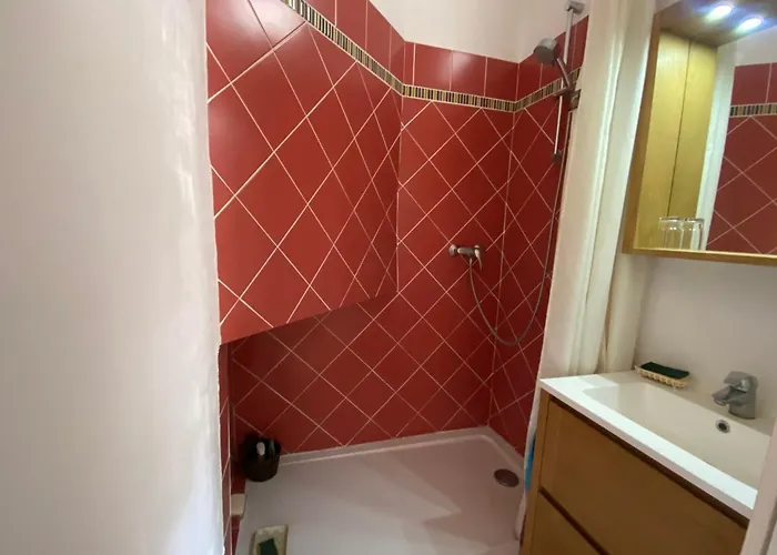 Pretty Cocoon With Two Balconies Αρασόν