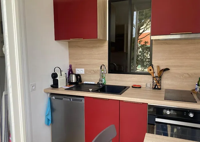 Pretty Cocoon With Two Balconies Αρασόν