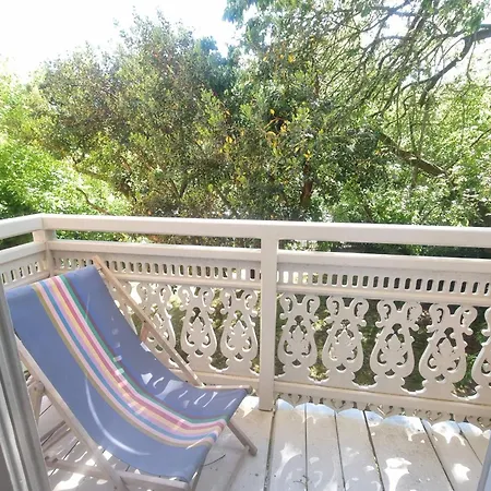 Beautiful & Bright With Balconies 阿卡雄